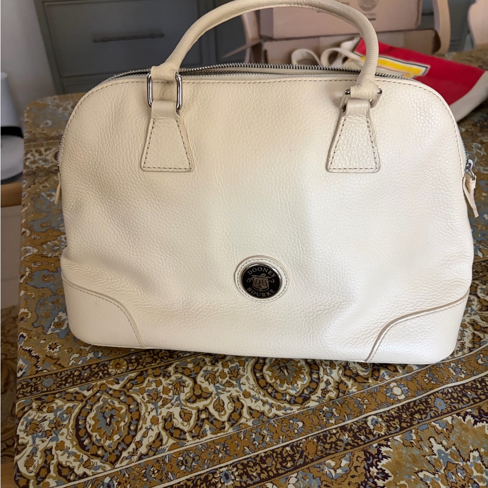Like New 💕 Dooney & Bourke Domed Satchel